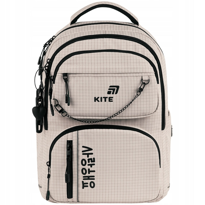 Beżowy wielokomorowy plecak Kite zaprezentowany w całości od frontu.
