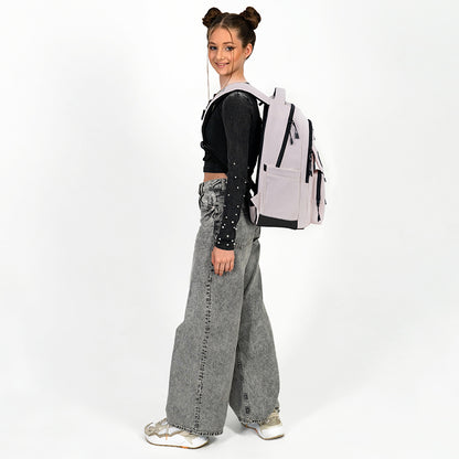 Widok z boku pokazujący profil plecaka oraz system nośny Air Comfort.