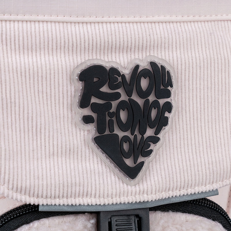 Wypukła naszywka gumowa z logo Kite stanowiąca stylowy akcent dekoracyjny.