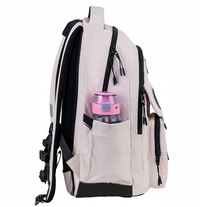 Praktyczne kieszenie boczne idealne na butelkę z wodą lub termos.