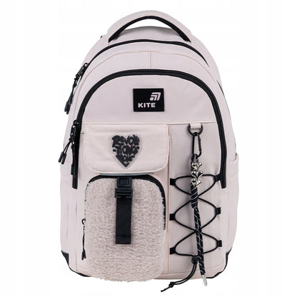 Jasnoróżowy plecak Kite zaprezentowany w całości od przodu.
