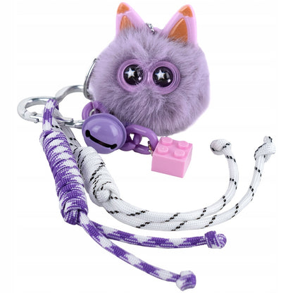 Brelok do kluczy z metalowym karabińczykiem – zbliżenie na solidne zapięcie.