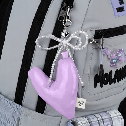 Zawieszka do plecaka Kite z motywem serca – stylowy dodatek na suwaku plecaka.