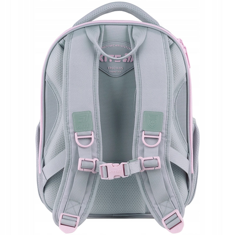 Szerokie, miękkie szelki profilowane dla maksymalnego komfortu ramion dziecka.