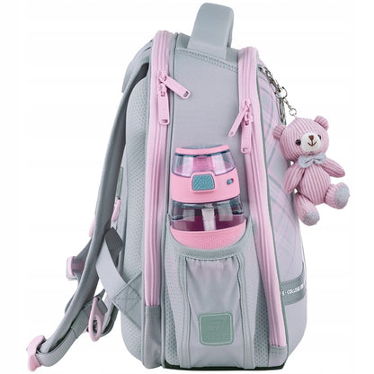 Dwie boczne kieszenie idealne na butelkę z wodą lub mały termos szkolny.