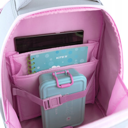 Wnętrze tornistra z dwiema komorami mieszczącymi duże formaty dokumentów.