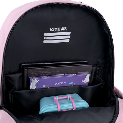 Wnętrze plecaka Kite z książkami szkolnymi i piórnikiem