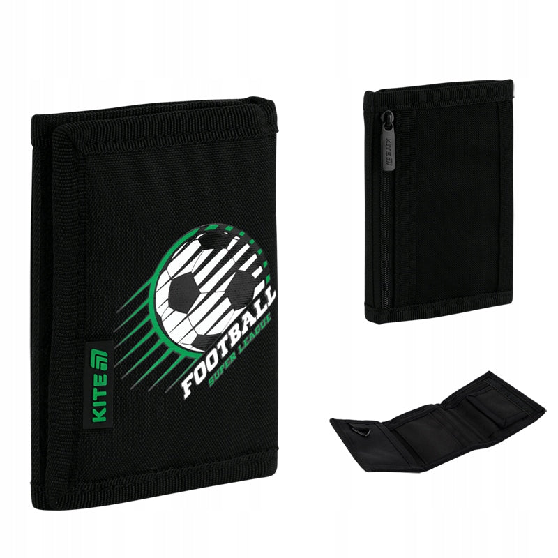 Ogólny wygląd portfela szkolnego Kite z motywem piłki nożnej.