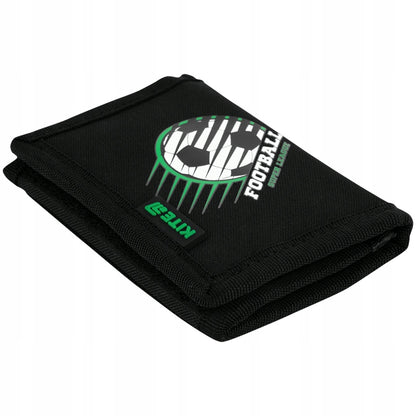 Widok portfela Kite z przodu z rzepem i dynamicznym nadrukiem piłki.