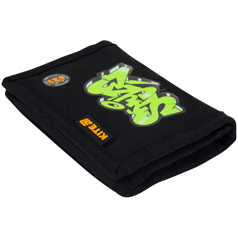 Widok portfela Kite z przodu z zapięciem na rzep i stylową zawieszką.