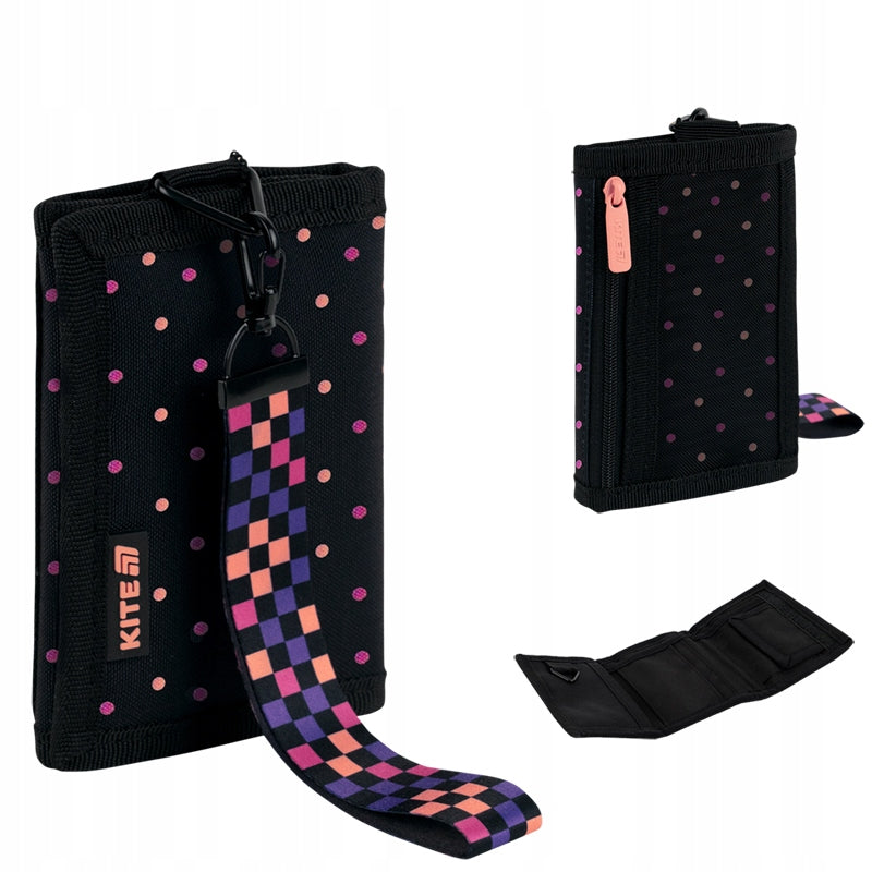 Ogólny wygląd czarnego portfela szkolnego Kite w białe kropki.