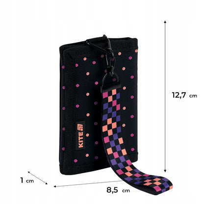 Charakterystyka i dokładne wymiary portfela dziecięcego Kite w grochy.