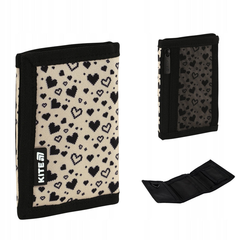 Ogólny wygląd beżowego portfela szkolnego Kite z motywem serduszka.