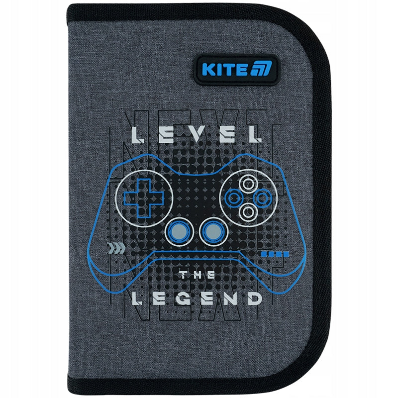 Przedni panel szarego piórnika z dużym, gamingowym nadrukiem 3D i logo Kite.