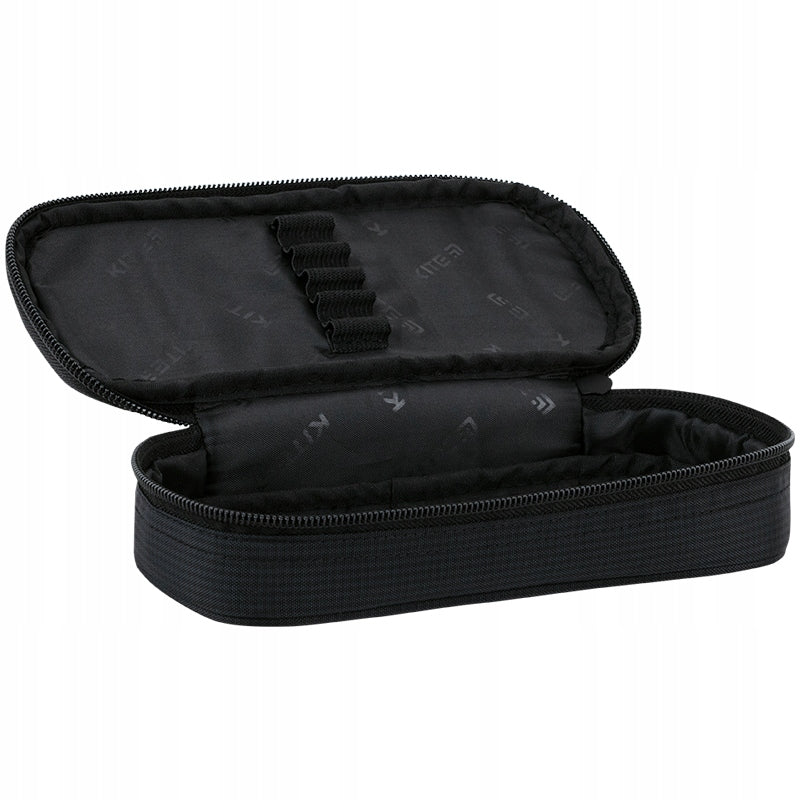 Wnętrze komory – pojemne piórniki szkolne z podszewką.