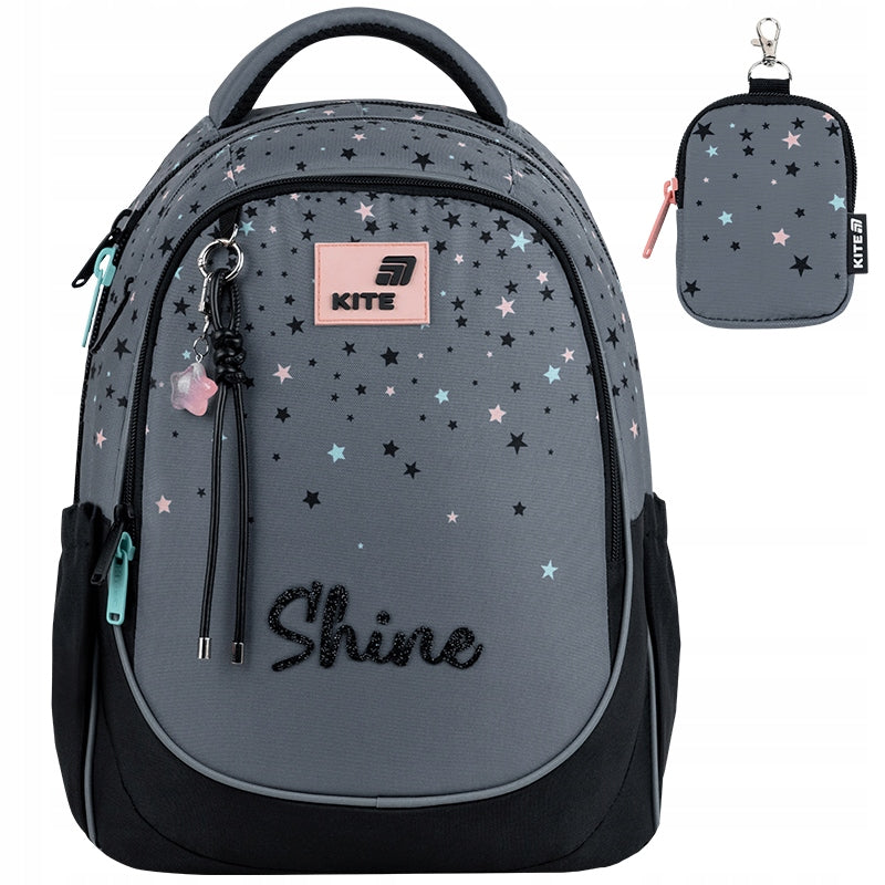 Widok plecaka Kite od przodu z pluszową aplikacją i portfelikiem.