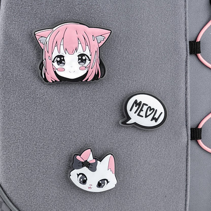 Zbliżenie na zdejmowane naszywki na rzep, umożliwiające personalizację plecaka.