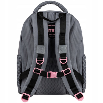 Szerokie, anatomiczne szelki S-kształtne z pasem piersiowym.