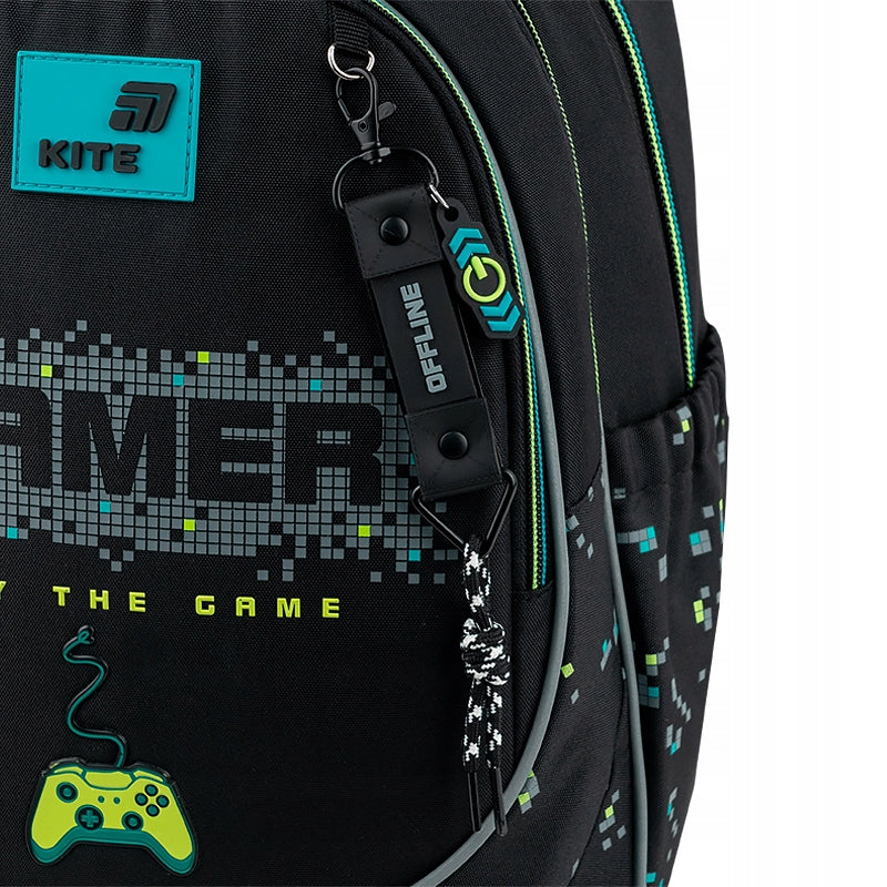 Stylowy brelok-zawieszka przy suwaku plecaka Kite.