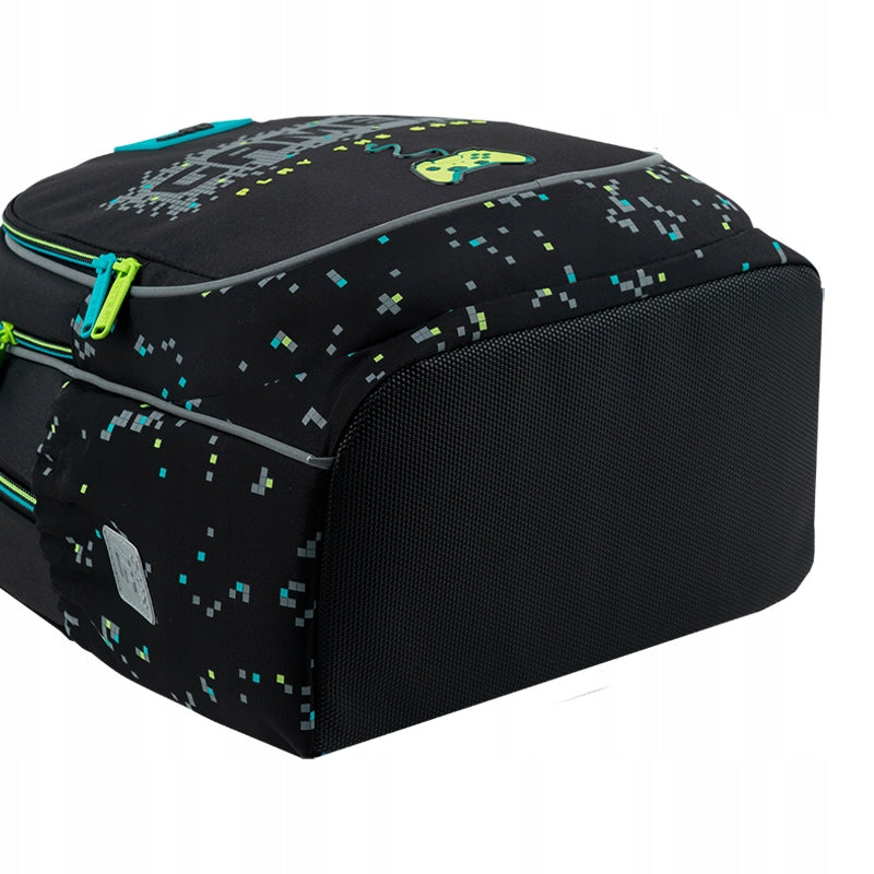 Wzmocnione, usztywniane dno z ochronną warstwą odporną na wilgoć.