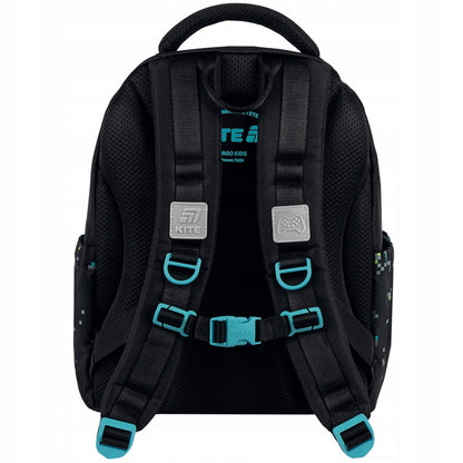 Szerokie, oddychające szelki S-kształtne z pasem piersiowym.