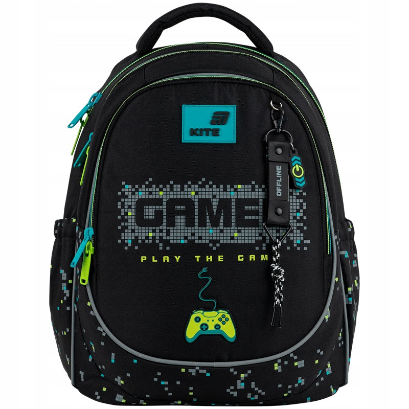 Widok plecaka Kite od przodu z widocznymi zamkami i odblaskami.