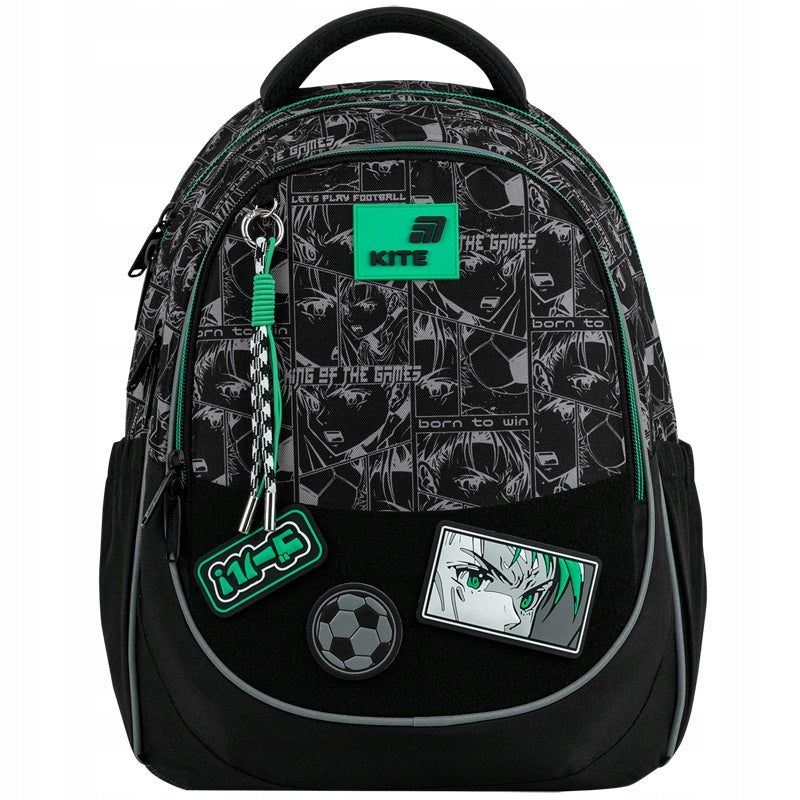 Czarny plecak Kite z zielonymi elementami naszywkami i dekoracyjnym sznurowaniem.