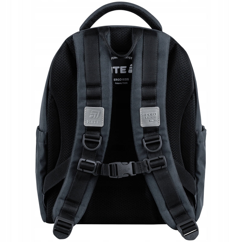 Szerokie szelki z pasem piersiowym i odblaskami.