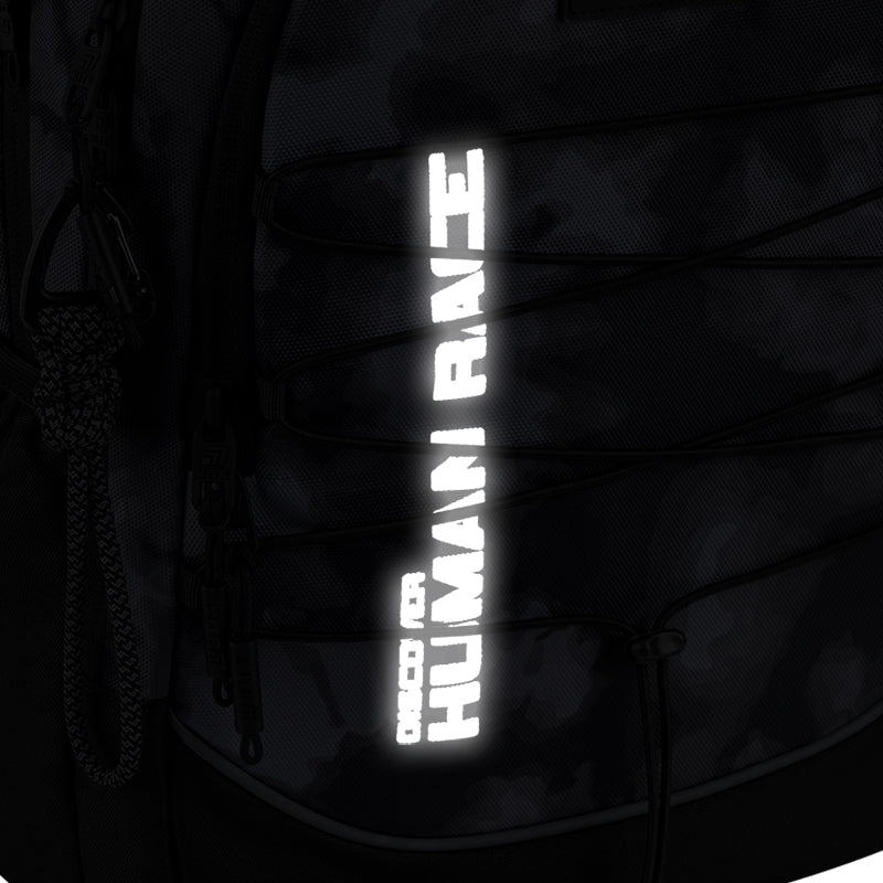 Detale odbijające światło na froncie dla bezpieczeństwa po zmroku.