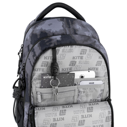 Otwarta przednia komora z organizerem i odpiętą kluczówką.