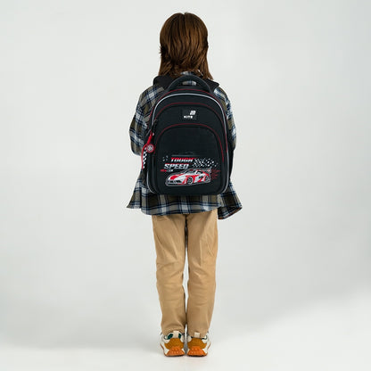 Plecak szkolny Kite na plecach dziecka