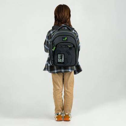 Plecak szkolny Kite na plecach dziecka