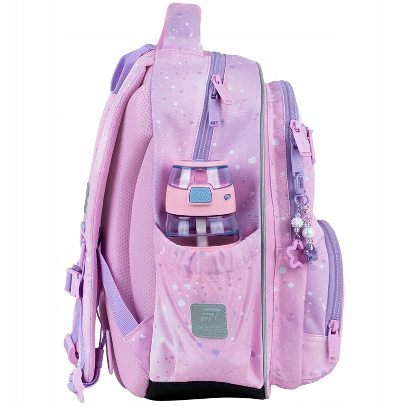 Boczna elastyczna kieszeń na termos lub butelkę z wodą.