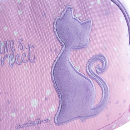 Przednia kieszeń na zamek z kolorowym nadrukiem sublimacyjnym.