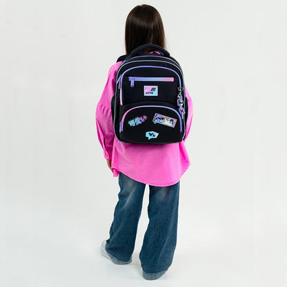 Stylowy plecak Kite dla klas 1-4 w zestawie z portfelikiem i brelokiem.