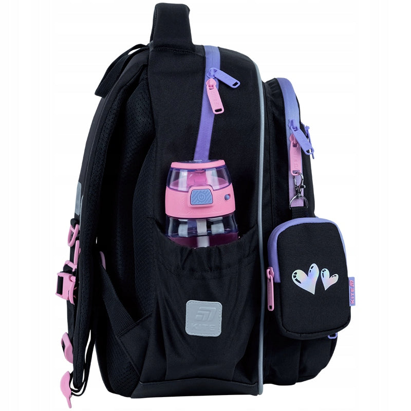 Boczna siatkowana kieszeń idealna na bidon lub mały termos.