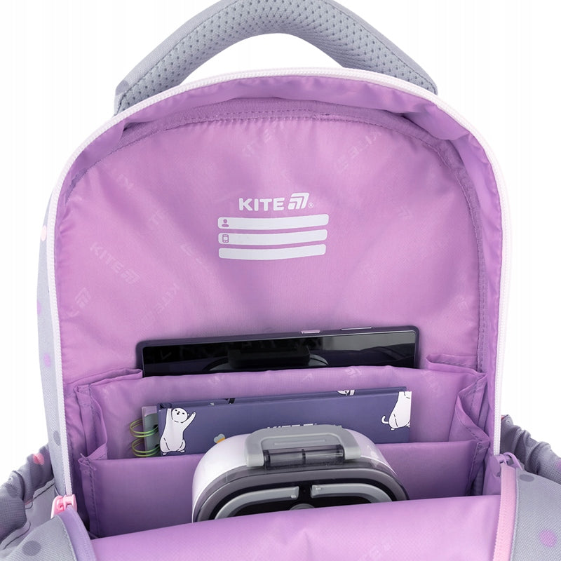 Pole na dane osobowe właścicielki wewnątrz plecaka.