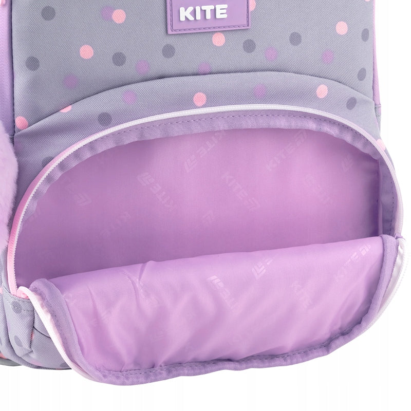 Przednia duża kieszeń na zamek idealna na lunchbox lub akcesoria.