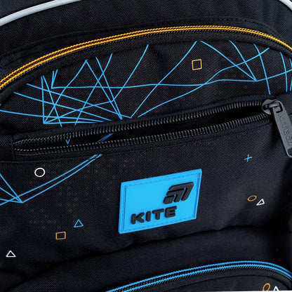 Przednia duża kieszeń na zamek z motywem 3D Game.