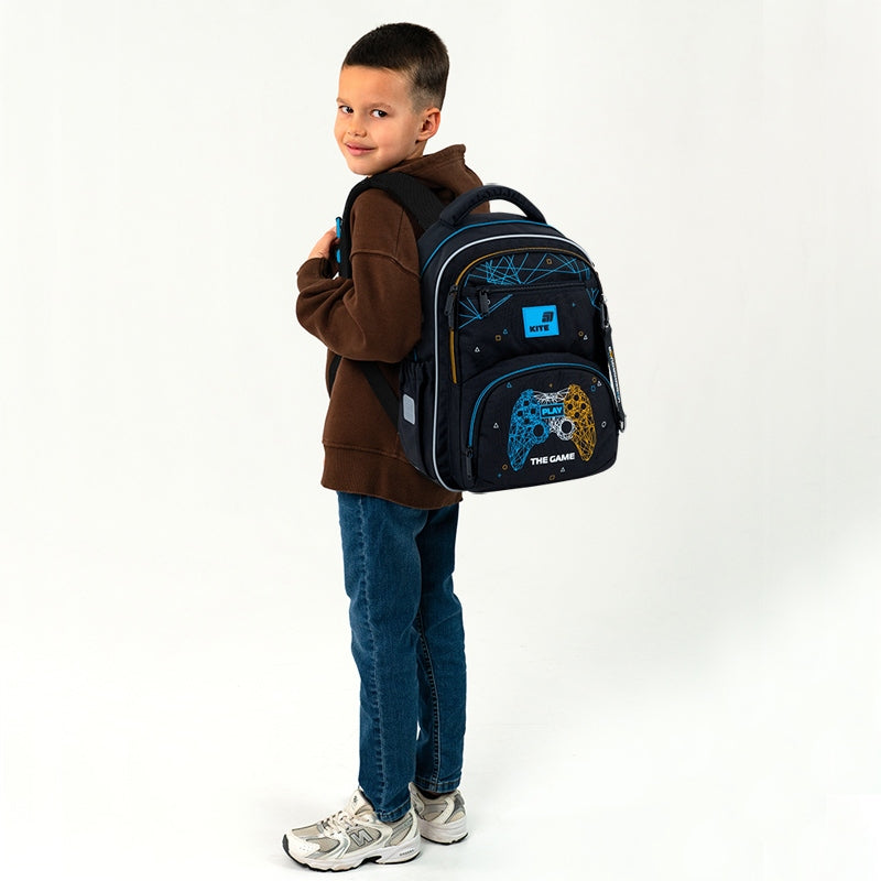 Czarny plecak szkolny Kite dla chłopca z motywem gier.