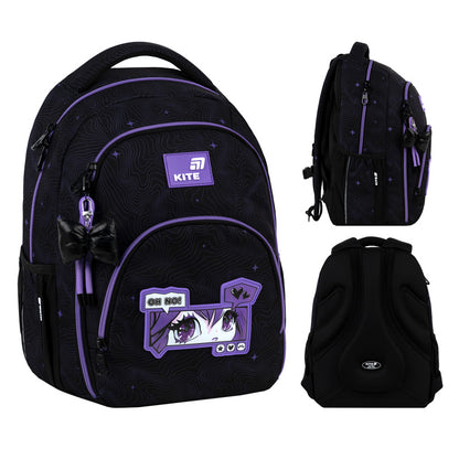 Zestawienie zdjęć klasycznego czarnego plecaka Kite, prezentujące go pod różnymi kątami.