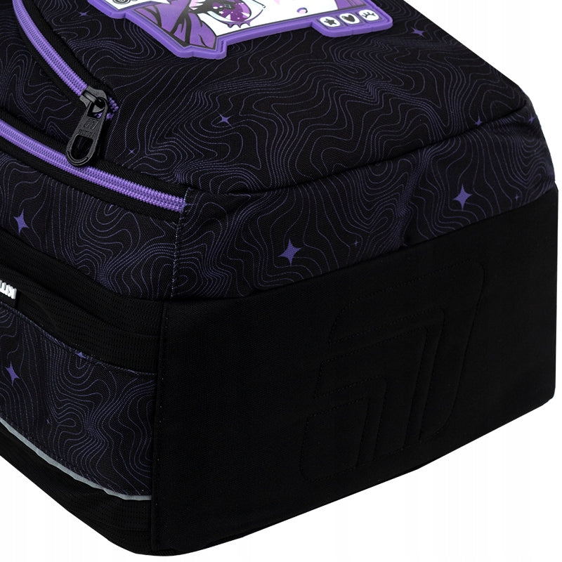 Zbliżenie na wzmocnione, stabilne dno plecaka, chroniące zawartość przed wilgocią.