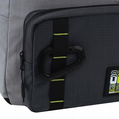 ozdobny plastikowy karabińczyk, matowa kieszeń ripstop.