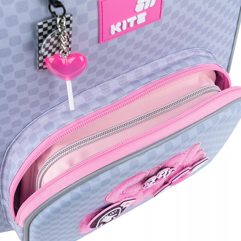 Tornister szkolny ortopedyczny Kite Girl’s Power – przednia kieszeń i brelok