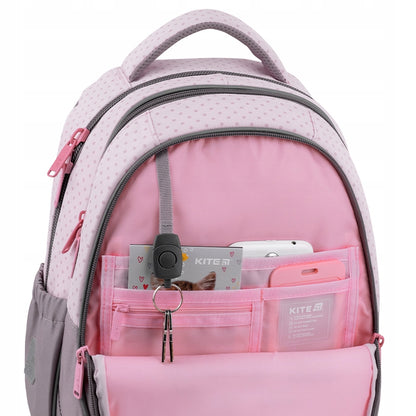 Otwarta kieszeń z organizerem i schowkiem na telefon.