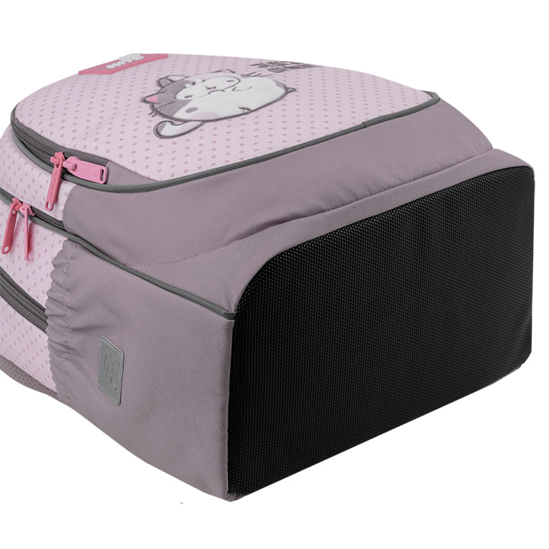 Usztywniany spód z czarną warstwą ochronną odporną na zabrudzenia.