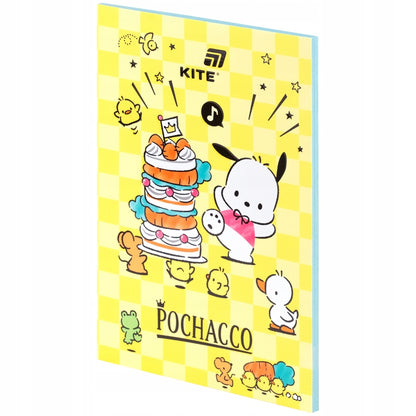Kolorowy zeszyt A5 Pochacco Kite — notatnik z lakierem UV na okładce.