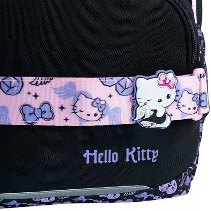 Detale dekoracyjne i akcesoria na plecaku Hello Kitty marki Kite