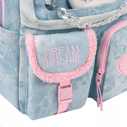 trzy naszywane kieszenie przednie w plecaku młodzieżowym Kite