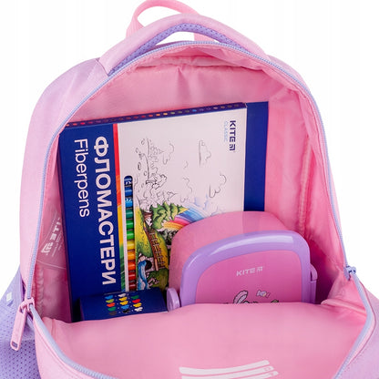 pojemna komora główna na przybory i zabawki